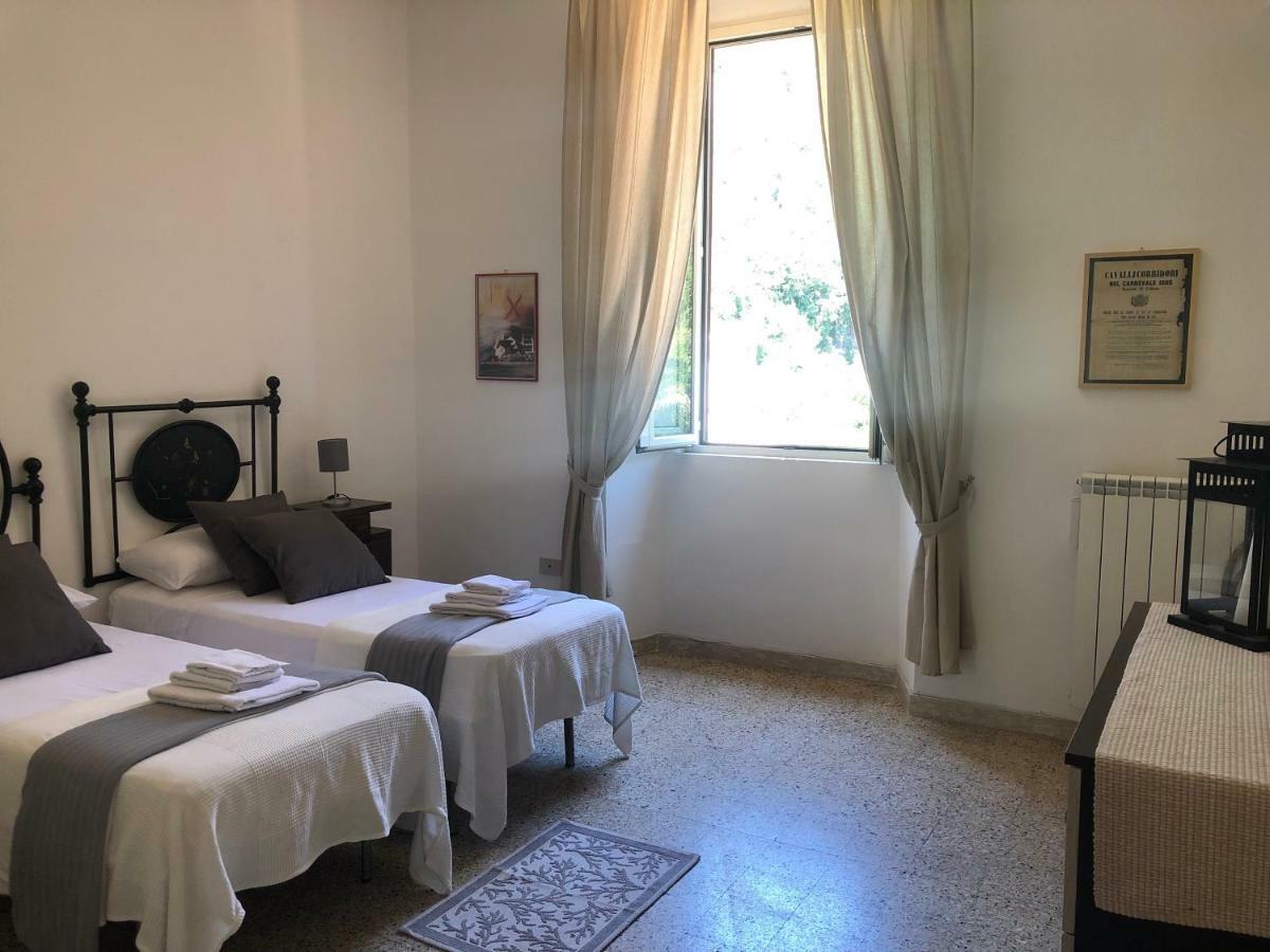 Central House Terracina Buitenkant foto