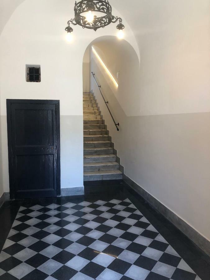Central House Terracina Buitenkant foto