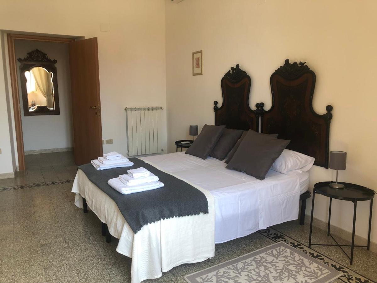 Central House Terracina Buitenkant foto