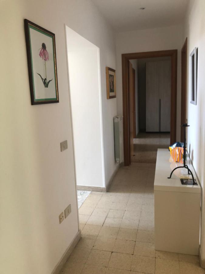 Central House Terracina Buitenkant foto