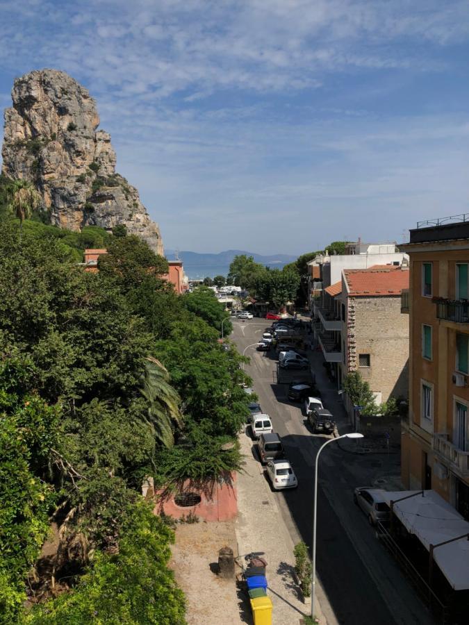 Central House Terracina Buitenkant foto